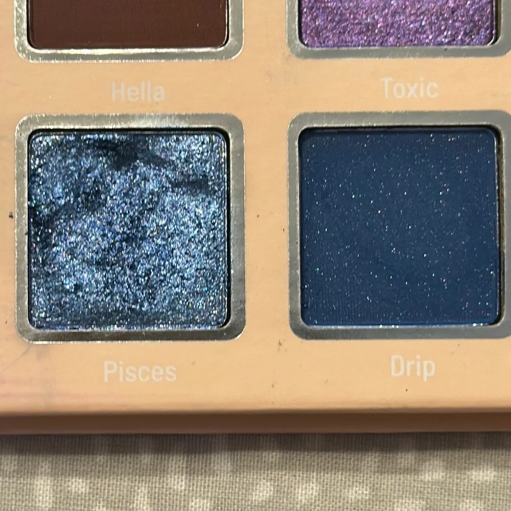 Beauty Creations Eyeshadow Palette - Vibrant Shades - Picture 6 of 10